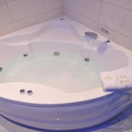 Jacuzzi Apartman De Lux - Cacak Exterior photo