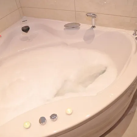 Jacuzzi Apartman De Lux - Cacak Exterior photo
